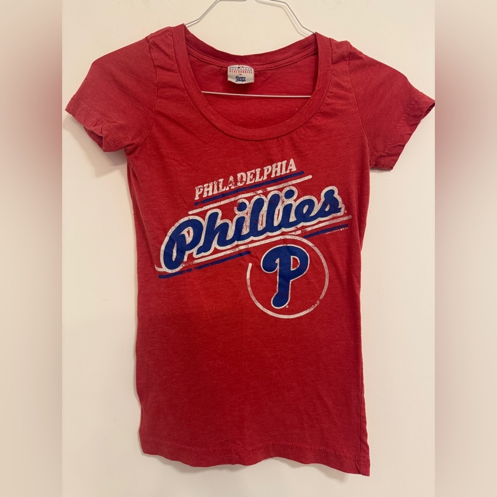 Genuine Merchandise Red Phillies Short Sleeve Tee